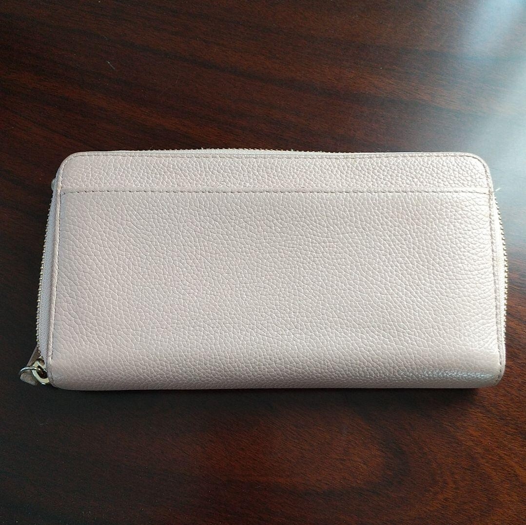 kate spade長財布　おしゃれに　かっこ良く　ラウンドファスナー　ケイト・スペードニューヨーク　淡いピンクの長財布です。_画像3