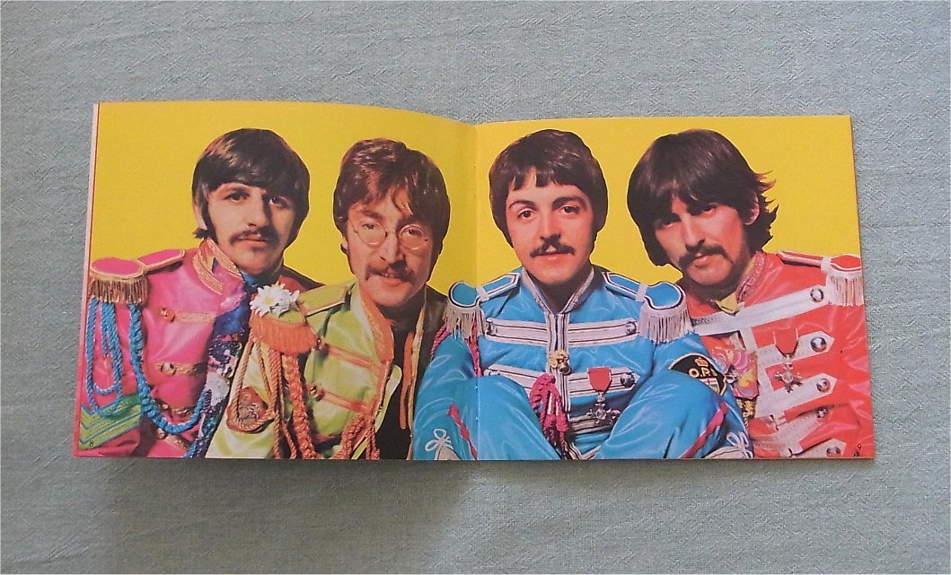 即決・送料無料・1987年マスターCD）The Beatles ザ・ビートルズ Sgt.Pepper's Lonely Hearts Club Band スリーブケース・小冊子付_画像4