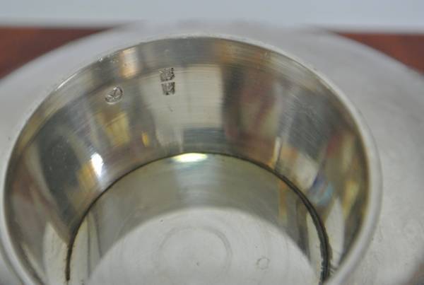  античный серебряный чашечка для сакэ Showa 37 год Tokyo Metropolitan area губернатор оригинальный серебряный 95g