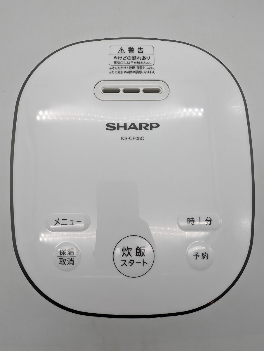 美品 動作品 シャープ SHARP ジャー炊飯器 KS-CF05C-W 白 黒厚釜 天面操作 LED表示 3合炊き 一人暮らし マイコン シンプル 炊飯ジャーの画像2