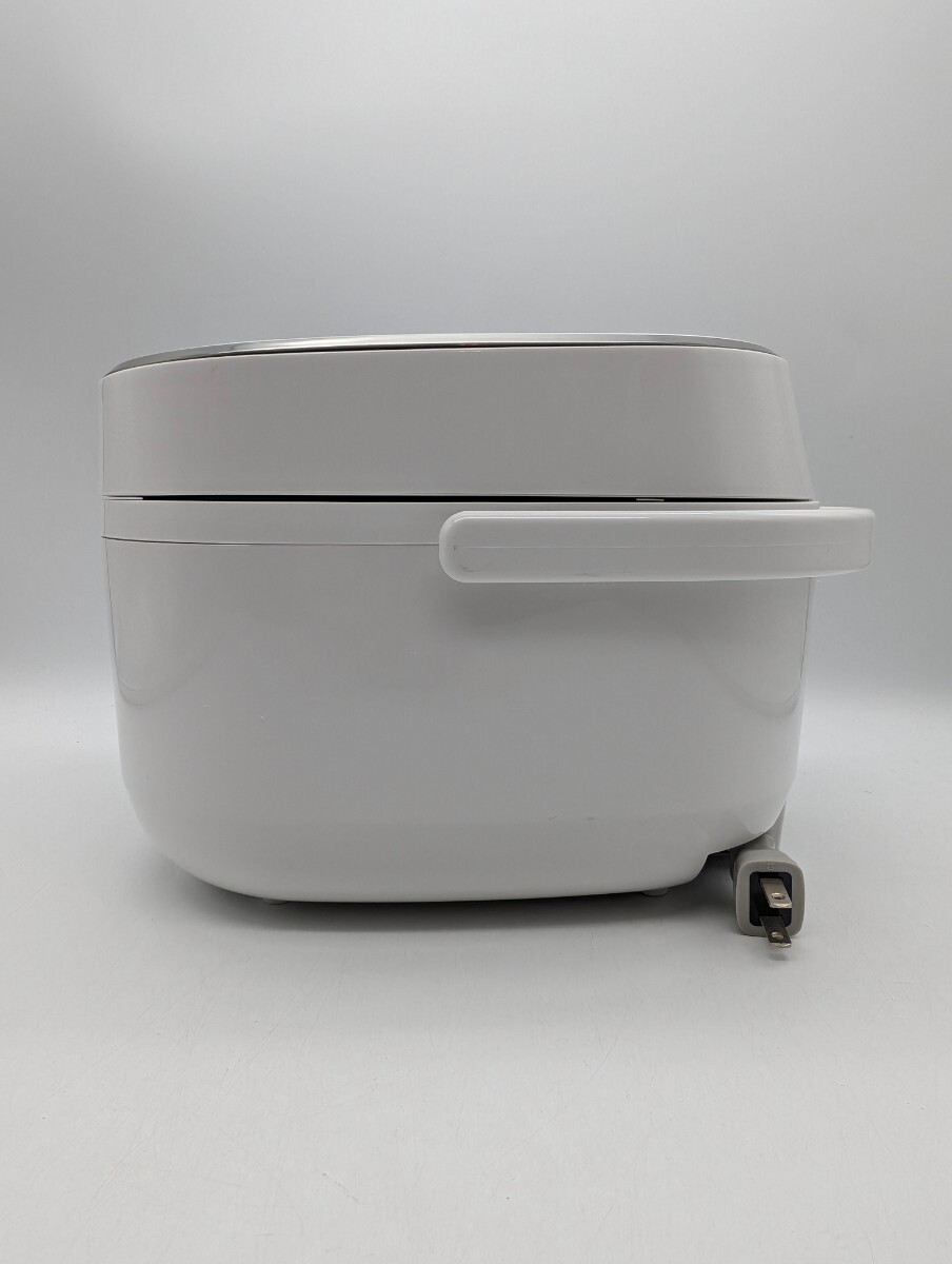 美品 動作品 シャープ SHARP ジャー炊飯器 KS-CF05C-W 白 黒厚釜 天面操作 LED表示 3合炊き 一人暮らし マイコン シンプル 炊飯ジャーの画像4
