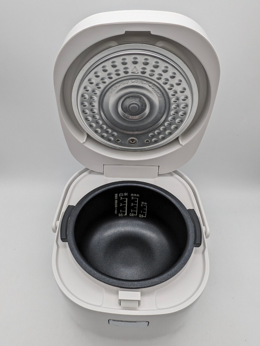 美品 動作品 シャープ SHARP ジャー炊飯器 KS-CF05C-W 白 黒厚釜 天面操作 LED表示 3合炊き 一人暮らし マイコン シンプル 炊飯ジャーの画像8