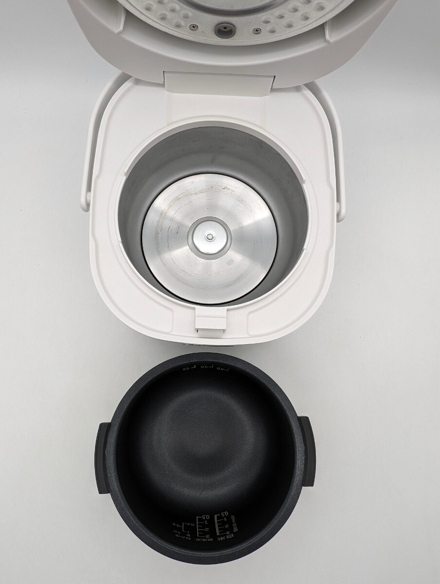 美品 動作品 シャープ SHARP ジャー炊飯器 KS-CF05C-W 白 黒厚釜 天面操作 LED表示 3合炊き 一人暮らし マイコン シンプル 炊飯ジャーの画像9