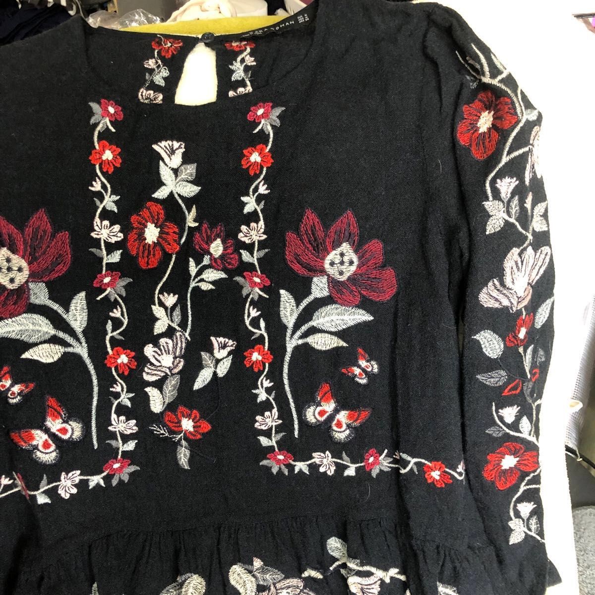 ZARAレディース　チュニック　楊柳に刺繍が豪華で可愛いシック　刺繍の華やかさがGood   四季　オールシーズン着用可能　特価