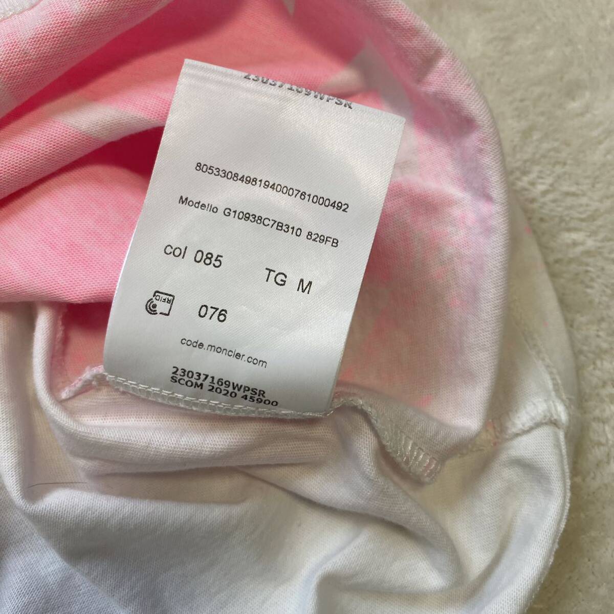 【美品】 MONCLER モンクレール Tシャツ スプレー プリント ロゴ Mサイズ ピンク ホワイト_画像7