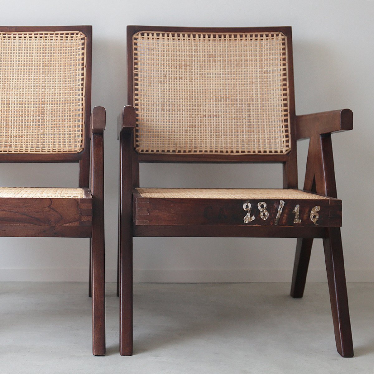 ＜数量限定B品＞ピエールジャンヌレ オフィスチェア オールドチーク 古材 Pierre Jeanneret Easy Chair V-leg OUTLET 競り_画像4