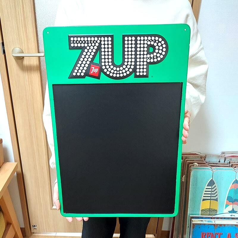 ブリキ看板 チョークサイン 7UP エンボスメタルサイン グリーン おしゃれ アンティーク ガレージ プレート 壁飾り かわいい アメリカン_画像3