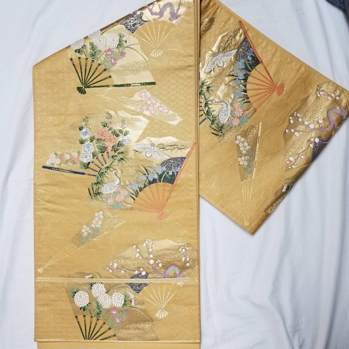 【桐輪】美品｛正絹*西陣織*袋帯｝*赤み黄色地*扇面の中に花鳥文様*六通柄*№2431653_画像1