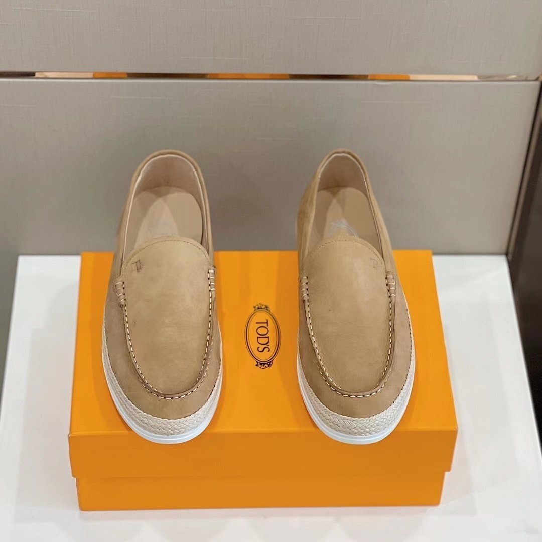 イタリア トッズ Tod's ロファー パンプス  レザー スエード メンズ シューズ カジュアル ベージュ 39～44 サイズ選択可能 b323の画像1