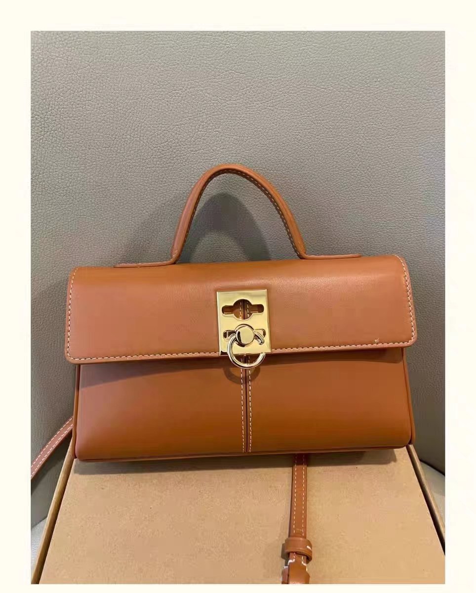 カフネ レザー ショルダーバッグ ブラウン|wz299530|中古 カフネ レザー ショルダーバッグ ブラウン|wz299530|中古