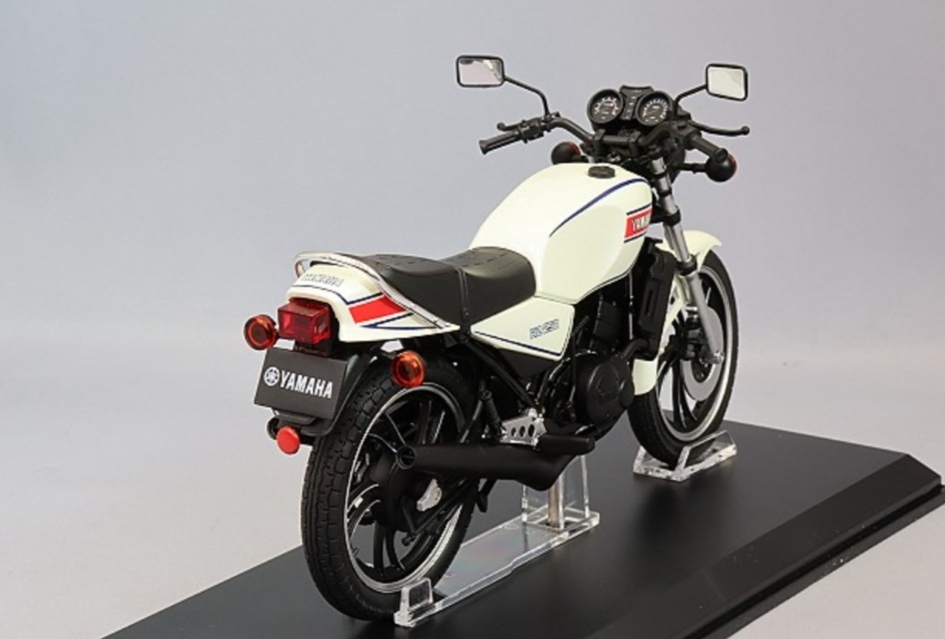 即決！ アオシマ スカイネット 1/12 ヤマハ RZ 250 ニューパールホワイト 白 YAMAHA RZ250 新品・未開封品_画像4