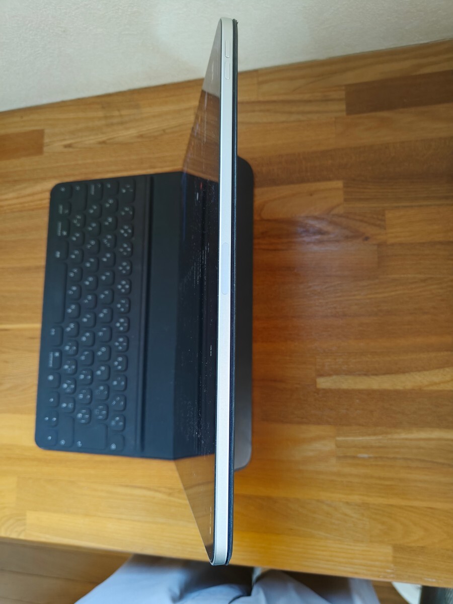 iPad Pro 12.9インチ 第3世代 スペースグレー 64GB Smart Keyboard Folioセットの画像3