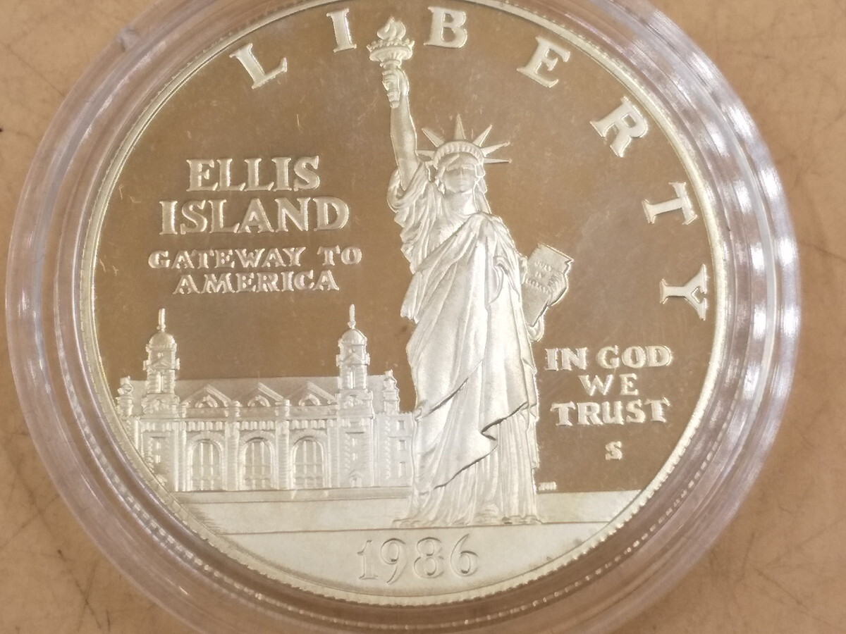 Y4-423 アメリカ 自由の女神 約35ｇ 記念コイン 1986年 銀貨 シルバーコインの画像3