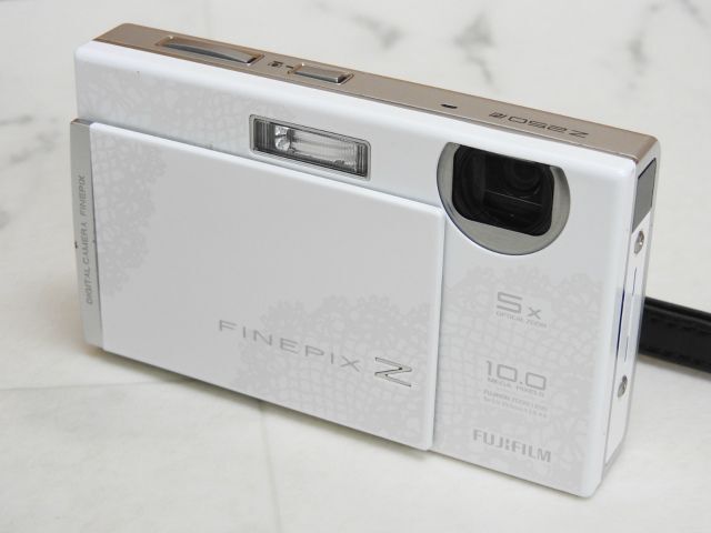 難あり 富士フイルム FinePix Z250fd デコレーションホワイト コンパクトデジタルカメラ 本体/バッテリー/ケース 現状渡し_画像1