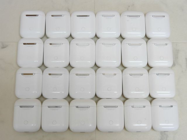 動作未確認 Apple AirPods ケース A1602 第1世代 ケースのみ 24個セット イヤホン無し 未検品 現状渡し その6の画像2