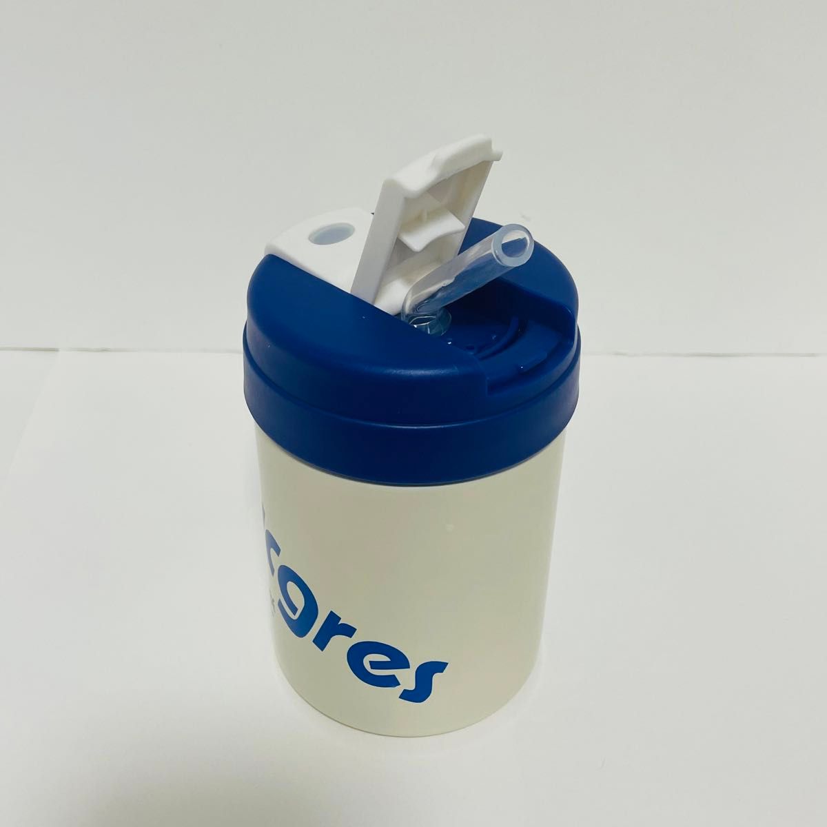 ウォーターボトル 水筒420ML マグカップ 直飲みorストロー かわいいストラップ付き 3Dステッカー 持ち運び便利 軽量 