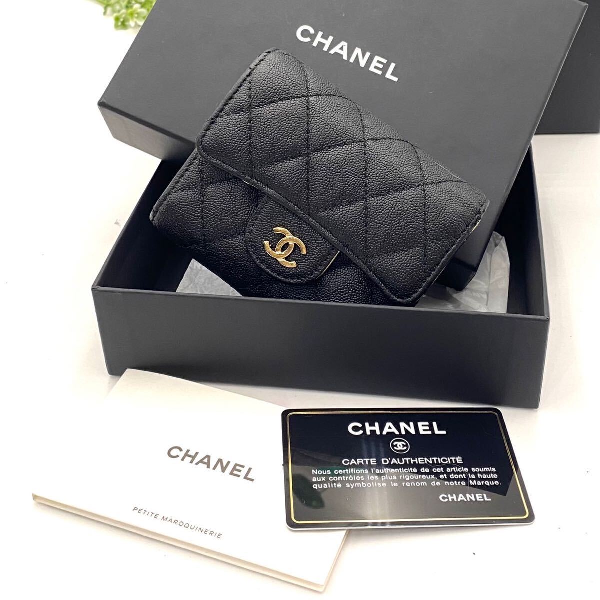 極美品 CHANEL マトラッセ キャビアスキン 付属品 完備 ラムスキン コンパクト ロゴ 財布 三つ折り ブラック ステッチ シャネルの画像2