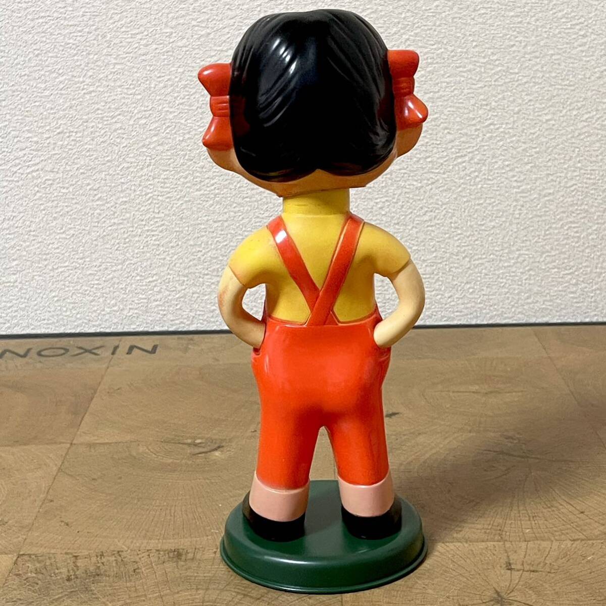B редкий / Showa Retro / в это время было использовано Fujiya Peko-chan кукла / колеблющийся кукла пластик фундамент / sofvi производства голова винт 1 шт. 1990~2000 годы .. товар / не продается 