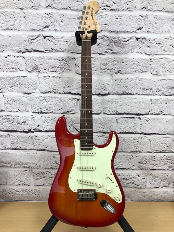 Squier by Fender Stratocaster スクワイア ストラトキャスター チェリーサンバースト  240417SK290573の画像1