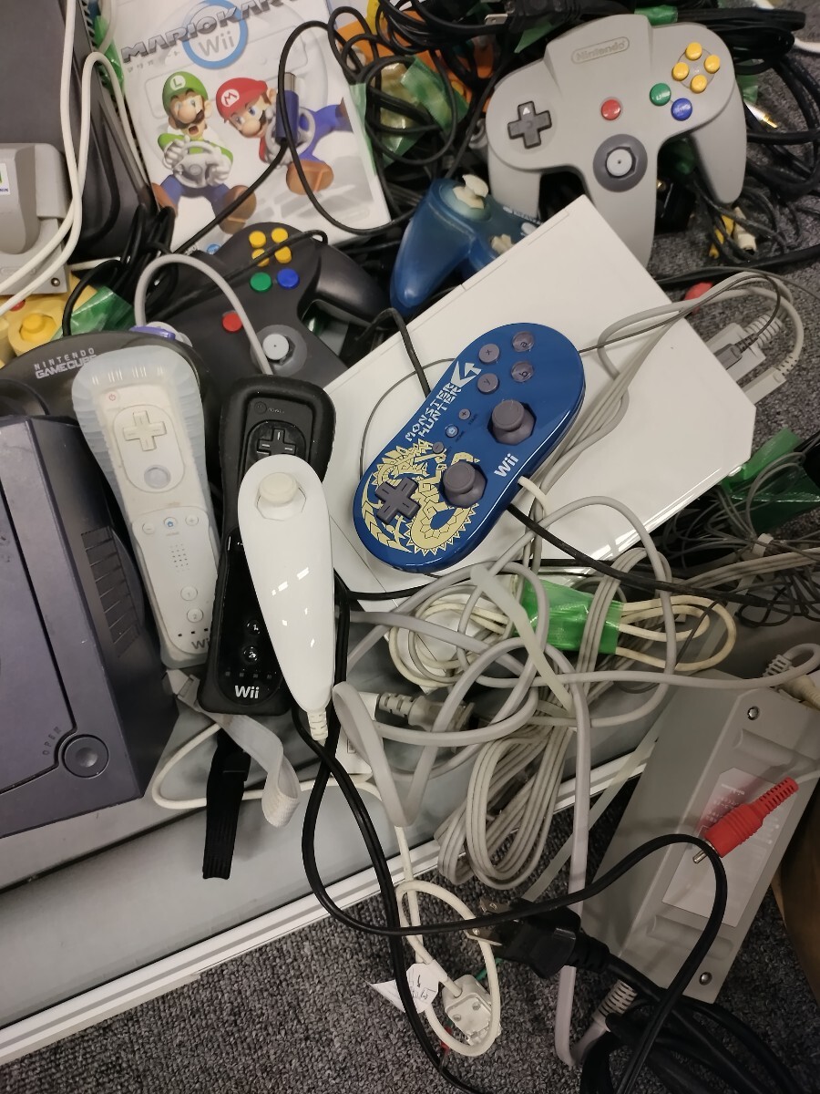 EG04k1　任天堂　ゲーム機　カセット ソフト コントローラー　Wii　Nintendo　まとめ　色々　ゲームキューブ　ゲームボーイ　_画像5