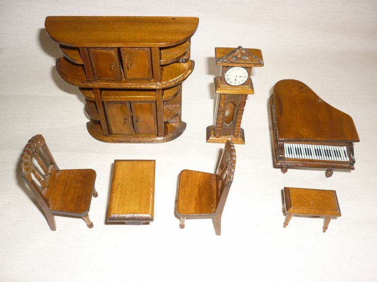 ドールハウス 木製 ミニチュア 食器棚 柱時計 ピアノ テーブル イス 家具セット 全7点の画像1