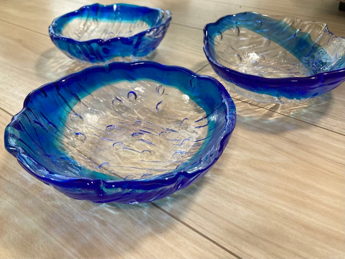 【未使用】琉球ガラス サラダボウル 鉢 １個のお値段 ３個あり 昭和レトロ ガラス皿 ブルー