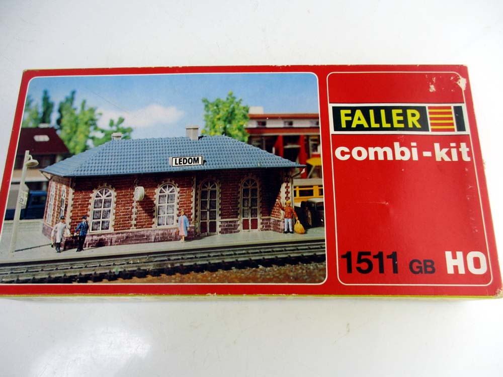 FALLER combi-kit　1980年代西ドイツ製　HO ストラクチャー　 LEDOM駅　未組立てキット_画像5