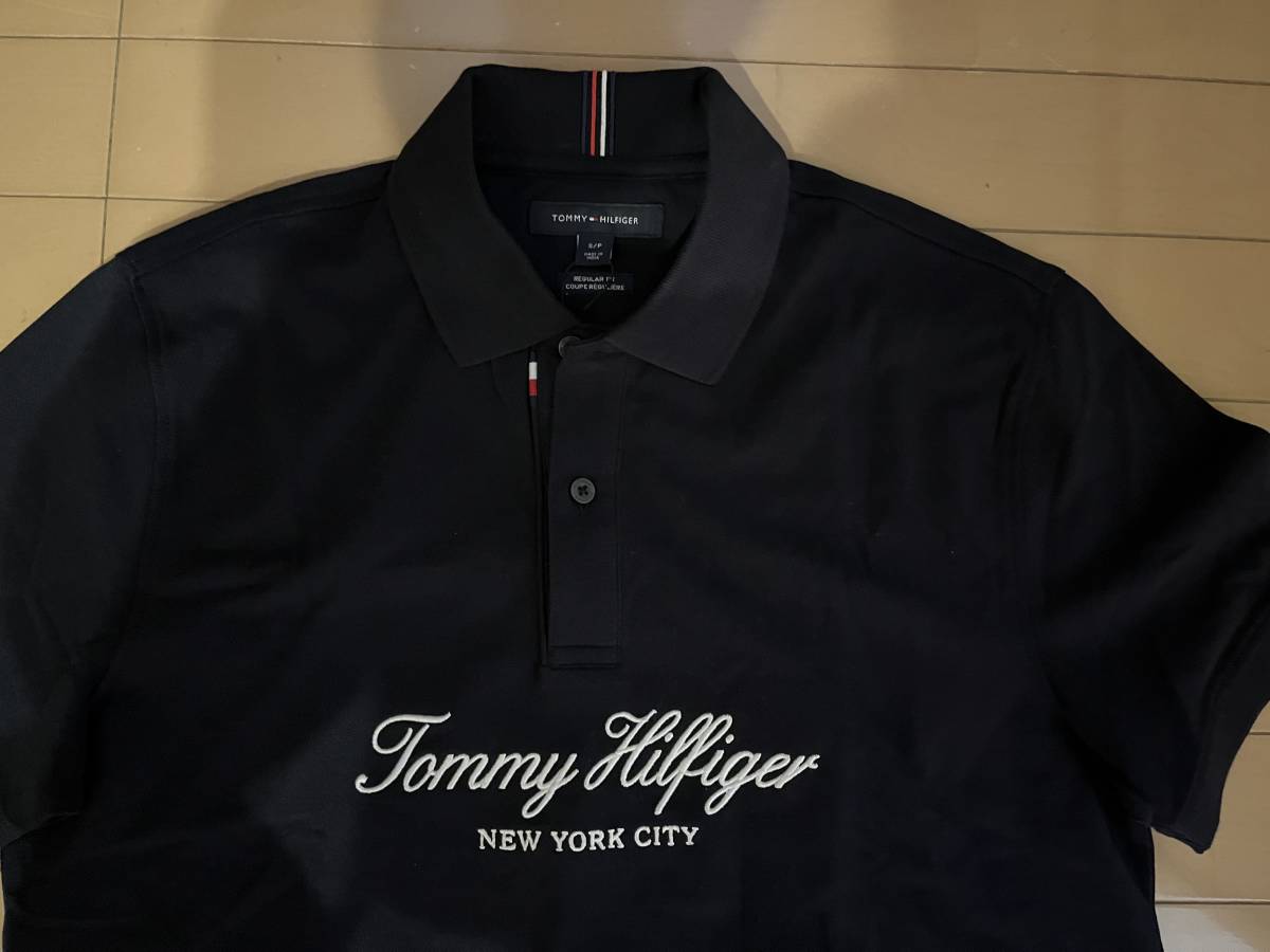 （新品）トミーヒルフィガー （Tommy Hilfiger） メンズ レギュラーフィット 刺繍入り NYCエンブレム ポロシャツ ブラック Sサイズの画像2