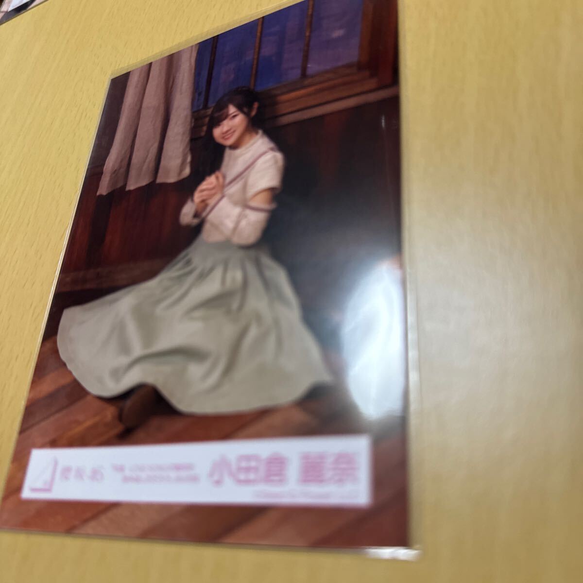 櫻坂46 小田倉麗奈 【 「 何度 LOVE SONGの歌詞を読み返しただろう？」MV衣装 】生写真（ アップ・座り ） 2枚セット計1点【 送料無料 】_画像8