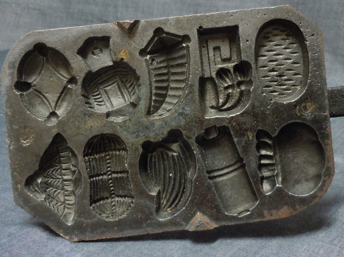  pastry type iron made roasting pastry [.. comb map ]. head? /. mochi Japanese confectionery 