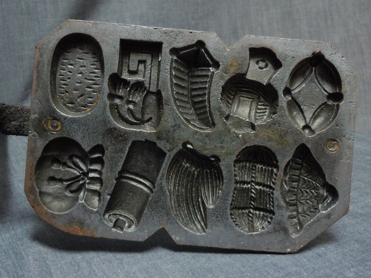 pastry type iron made roasting pastry [.. comb map ]. head? /. mochi Japanese confectionery 