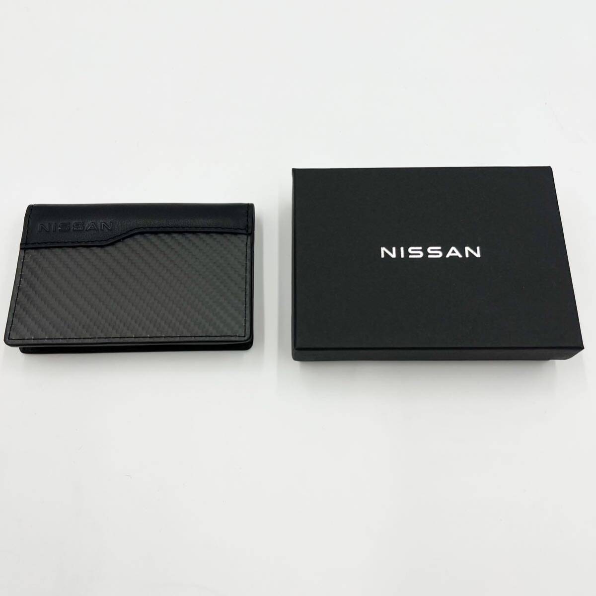 新品未使用 NISSAN 日産 ニッサン 箱付き 二つ折り メンズ 折り コンパクト 名刺入れ カードケース 革 レザー カーボン ブラック_画像2
