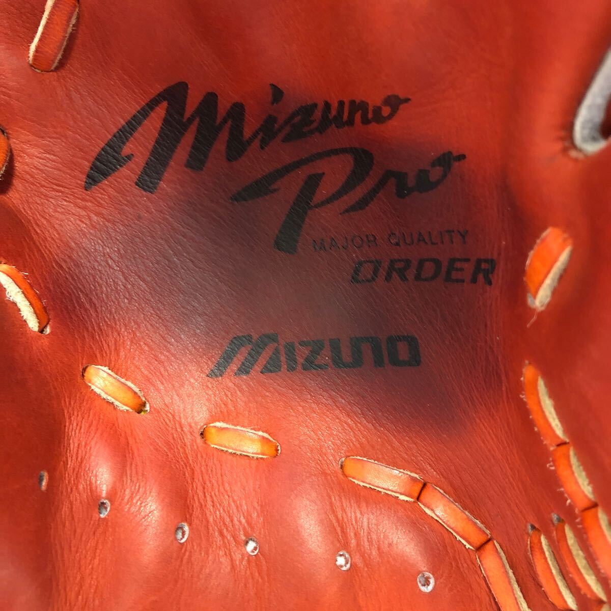 G-9652 【再出品】ミズノ MIZUNO ミズノプロ mizunopro 軟式 耕作印 内野手用 オーダー グローブ グラブ 野球 中古品 刺繍入りの画像4