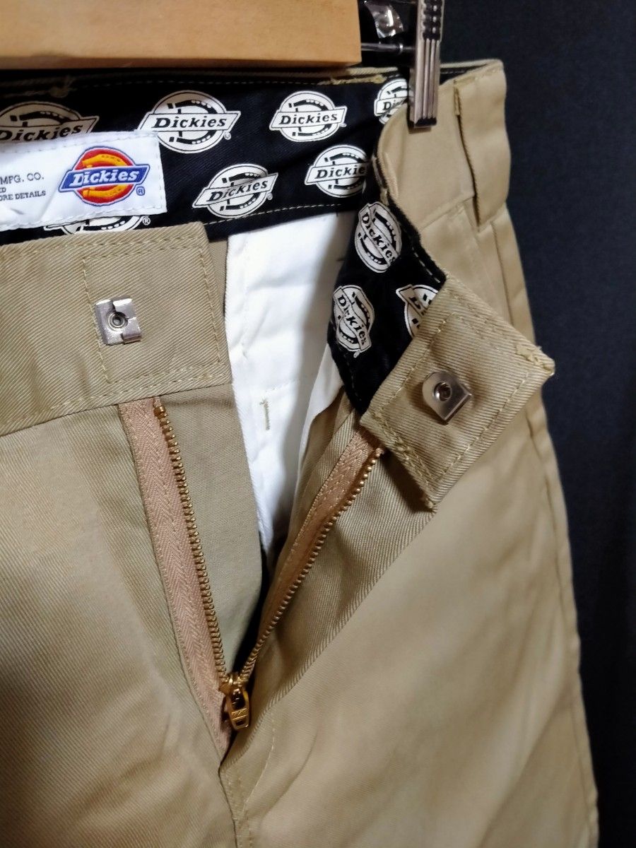 美品　Dickies　ディッキーズ　ハーフパンツ　サイズ表記　32インチ　W82  UNISEX