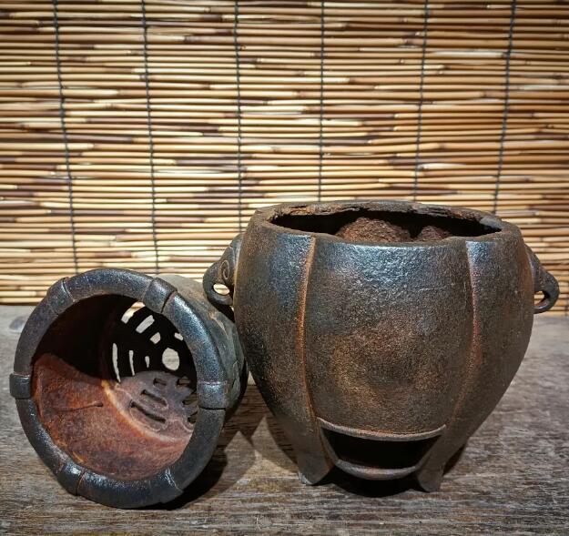 旧鉄器/鋳鉄ストーブ*お茶を沸かす*お湯を沸かす*バーベキューストーブ*炭ストーブ高さ約14cm_画像4