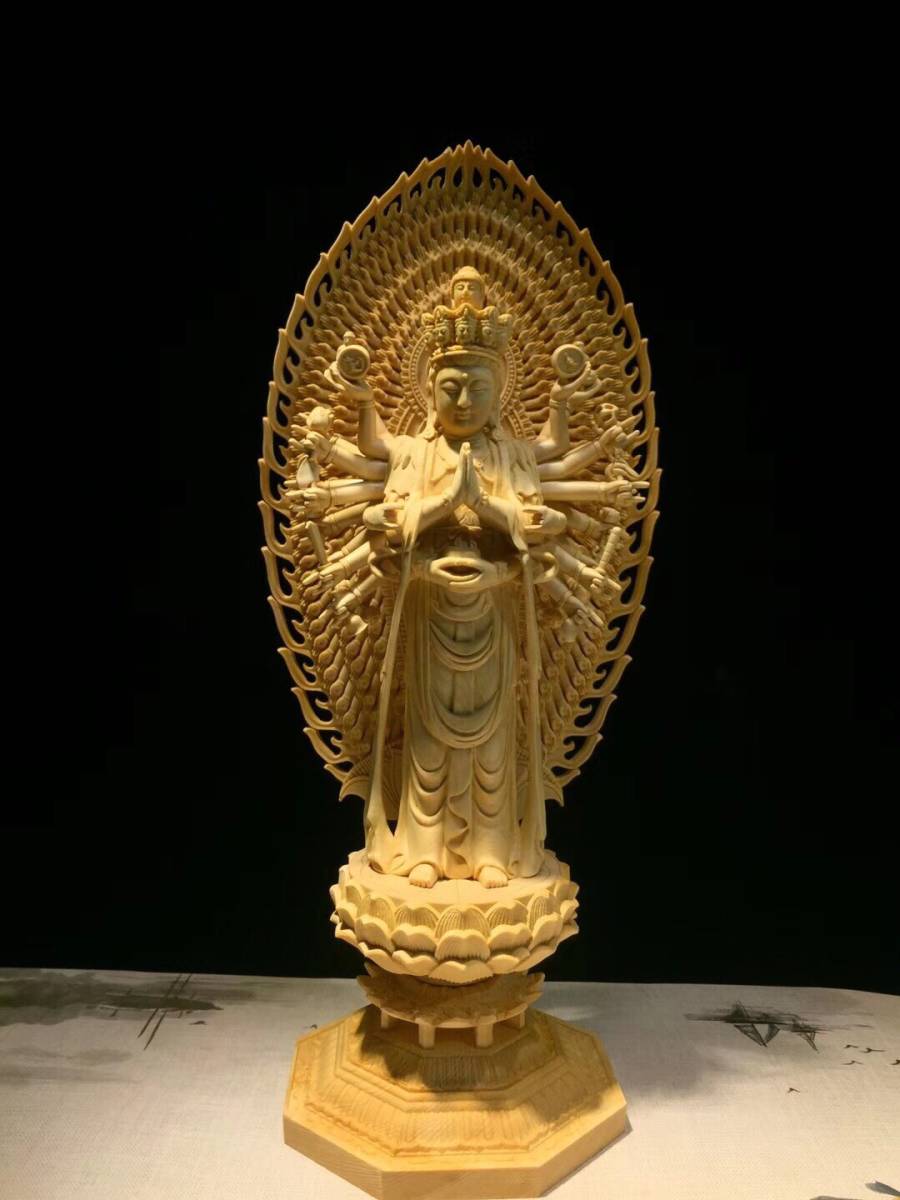 仏教美術 精密彫刻 仏像 手彫り 八角台座 桧木製 千手観音菩薩 高さ約43ｃｍの画像1