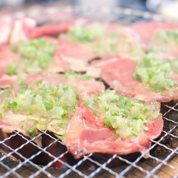 1 jpy [1 number ] cow tongue welsh onion salt yakiniku for 150g yakiniku light cut . slice cow .. leek salt tare..4129 business use BBQ barbecue hormone 