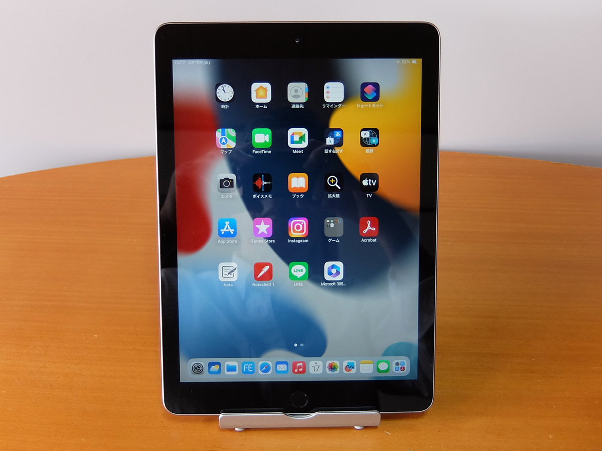  iPad 9.7インチ 第6世代[32GB] Wi-Fiモデル スペースグレイ　美品！おまけ付（キーボード、充電器、充電ケーブル）_画像4