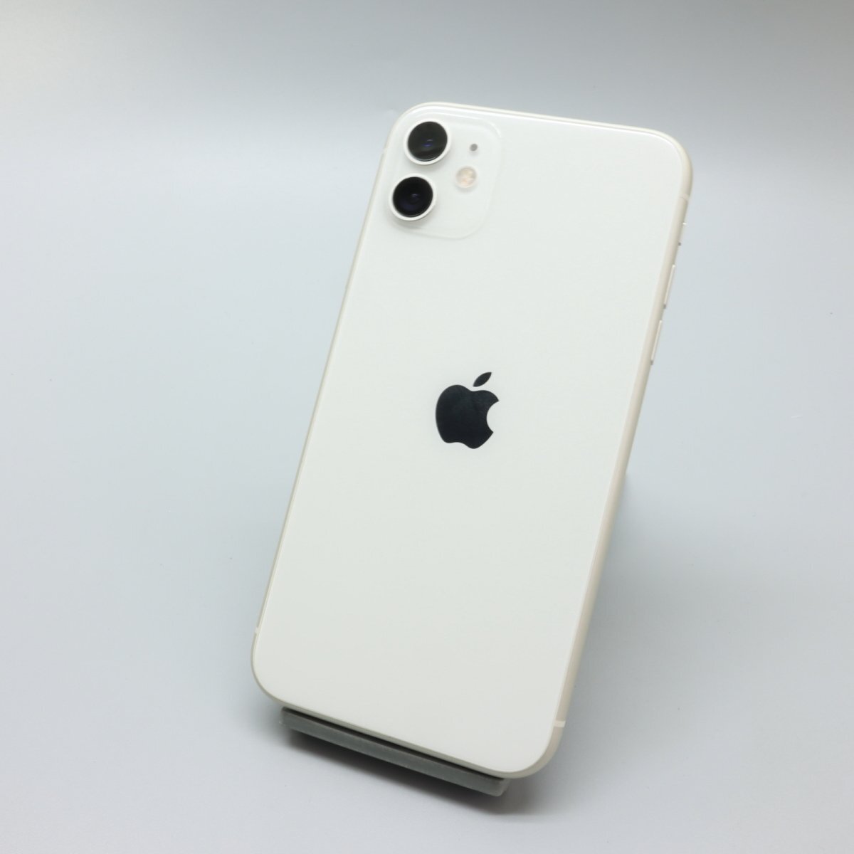 Apple iPhone11 128GB White A2221 MWM22J/A バッテリ76% ■SIMフリー★Joshin1028【1円開始・送料無料】の画像1