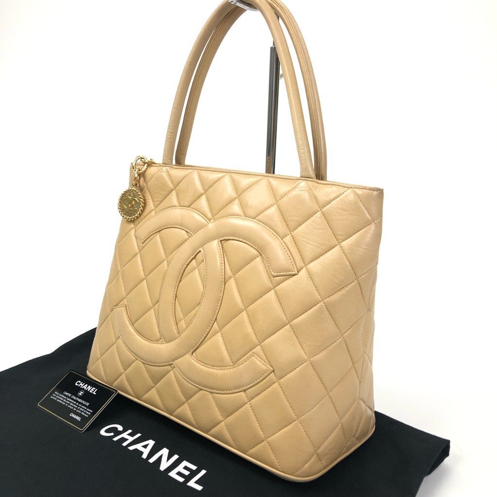 CHANEL シャネル 復刻 トート バッグ ハンドバッグ ココマーク Gカード/保存袋 ベージュ レザー CC マトラッセ キルティング レザー 最落無_画像2