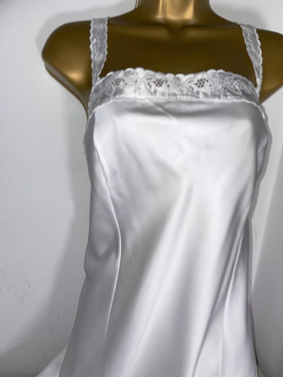 ◇UK・サイズ大き目・光沢のパールホワイト・シルキー・ロングセクシーガウン・ネグリジェ・ナイトドレスの画像4