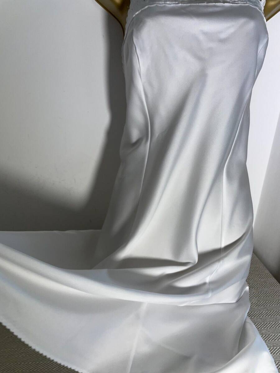 ◇UK・サイズ大き目・光沢のパールホワイト・シルキー・ロングセクシーガウン・ネグリジェ・ナイトドレスの画像8