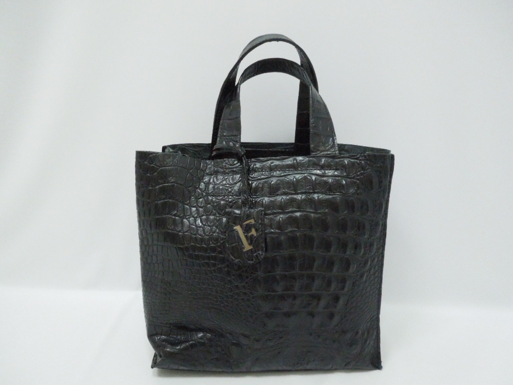 ‡ 0564 FURLA フルラ クロコダイル型押し ハンドバッグ レザーバッグ ミニバッグ 黒 ブラック ロゴチャーム GENUINE LEATHER 保存袋付の画像2