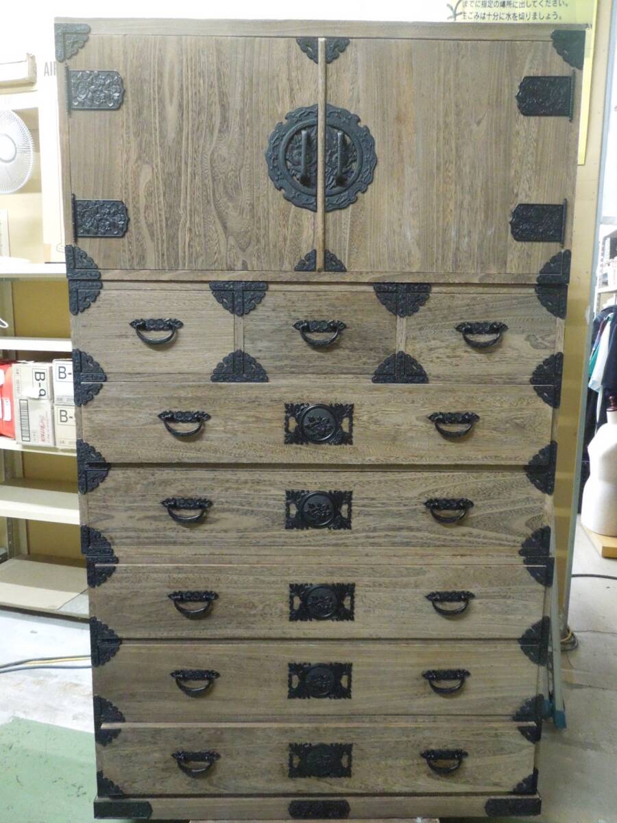 ‡0978 [ comfortably household goods takkyubin (home delivery service) E] or [ shop front pickup ]. chest of drawers .. antique 3 step old .. wooden height approximately 179cm present condition goods 