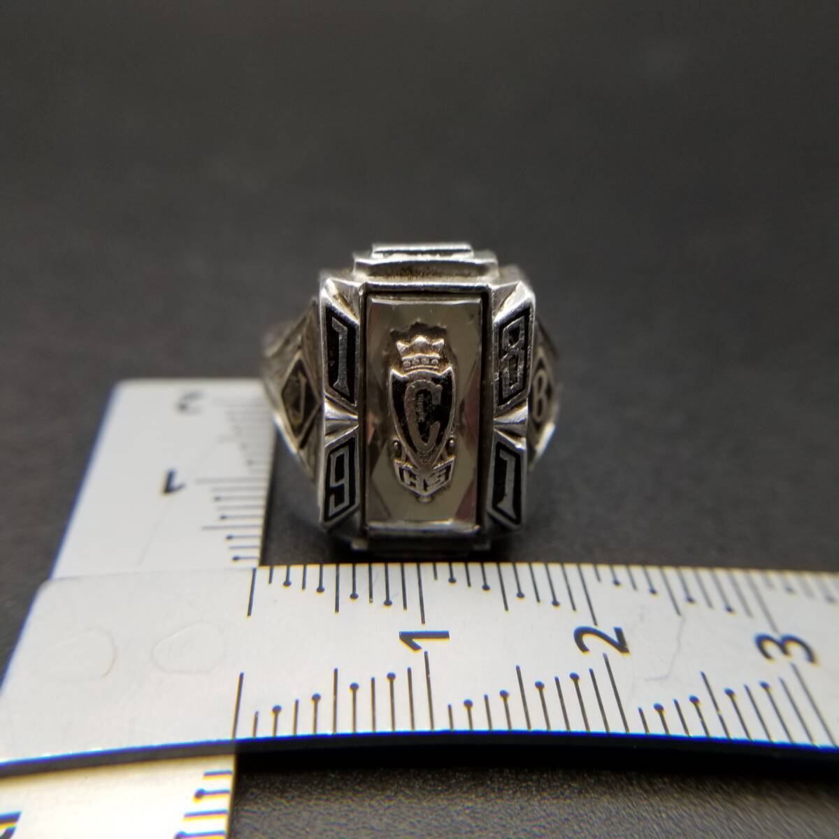 1981年 Herff Jones社製 米国 ヴィンテージ クラスリング イニシャル JCB High School Ultrium素材 アールデコ紋章 指輪 存在感 Y14-Sの画像5