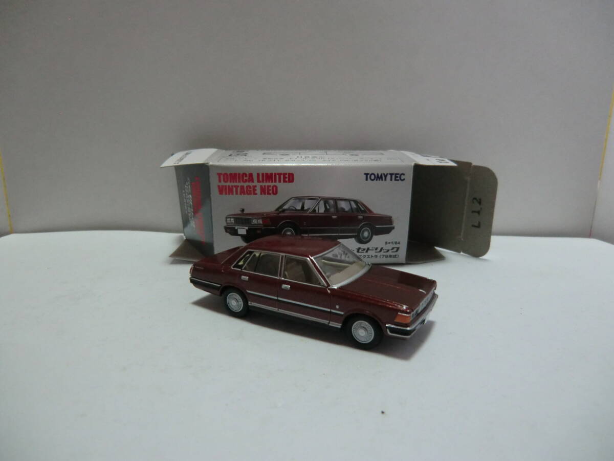 【TOMICA LIMITED VINTAGE MADE IN CHINA No.LV-118a トヨペット クラウン オ-ナ-デラックス・現状品】 黒色ボディー+専用ホイル装着品の画像4