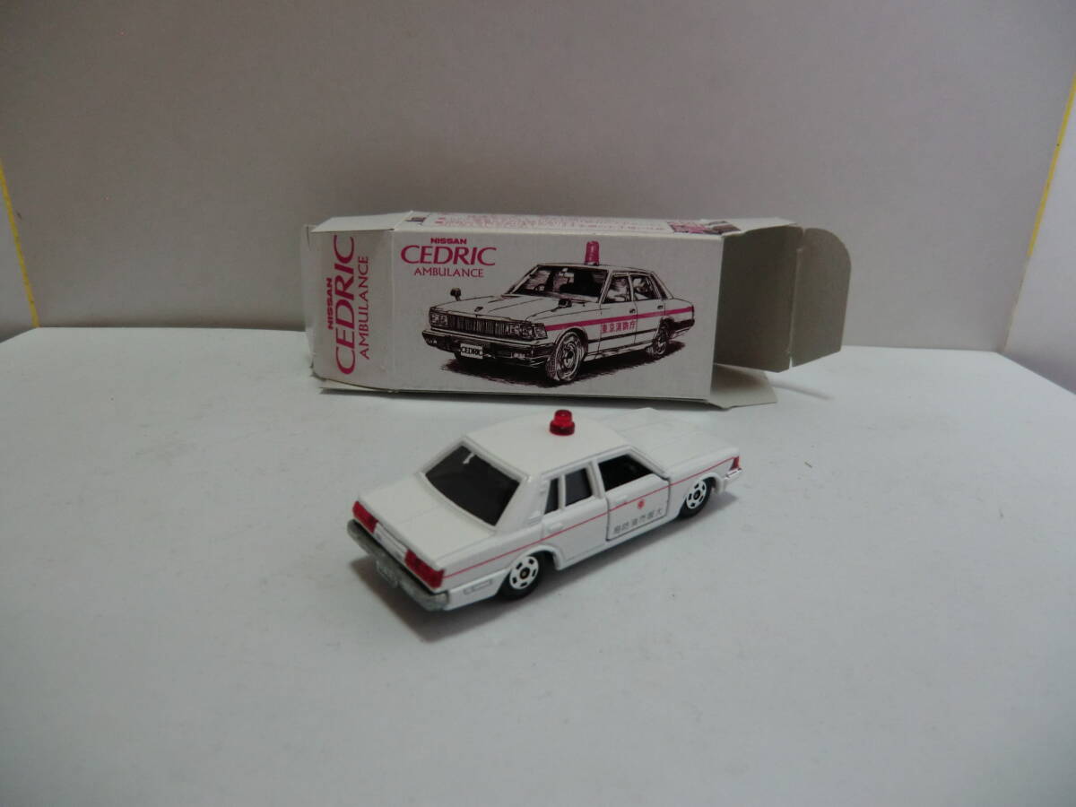 【tomica 当時物 IINO特注品 MADE IN JAPAN 旧No.13-4 セドリック430 大阪市消防局AMBULANCE・現状品】 白色ボディー+旧1Hホイル装着品の画像5