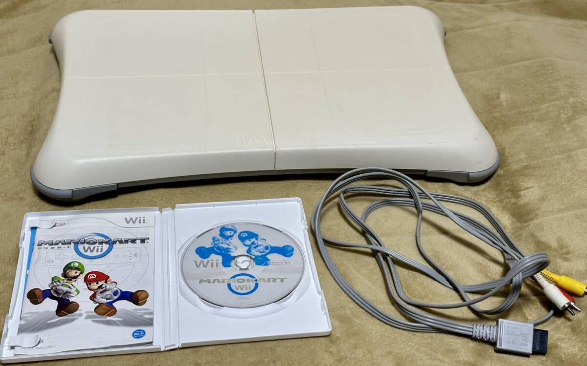 Wii 任天堂 Nintendo ヌンチャク Fit ソフト ホワイト コントローラー カバー ストラップ ハンドル マリオカート 充電器 バランスWiiボード_画像2