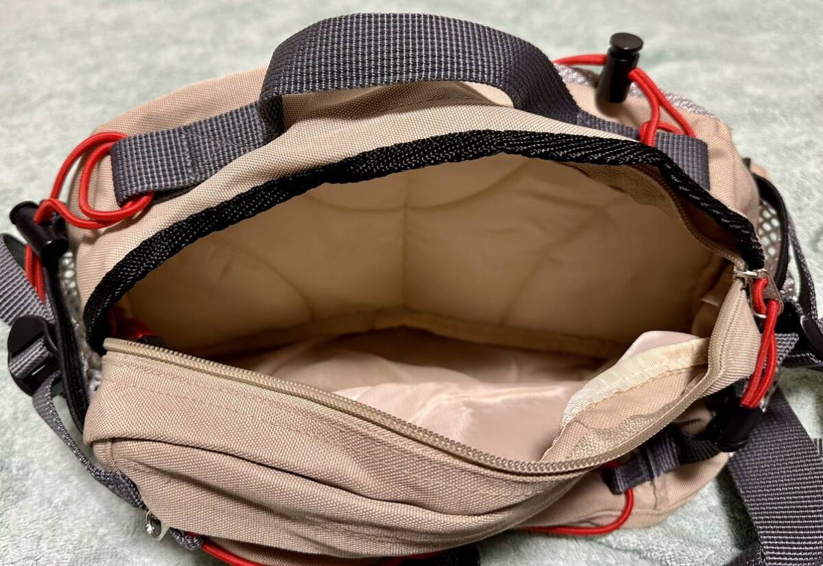 ヒップバッグ　ウェストポーチ　バックパック 鞄　バッグ　ベージュ×ライトシルバーに赤ゴム　ウェスト(ヒップ)120cm位まで対応可能_画像7