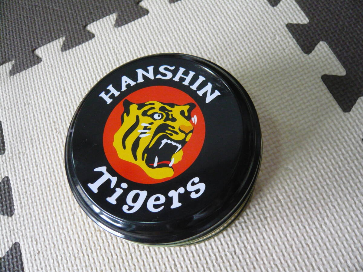 阪神タイガース HANSHIN Tigers 承認 タイガースカラーのクッキーの空き缶 缶の直径11.5、高さ6.5センチの画像10